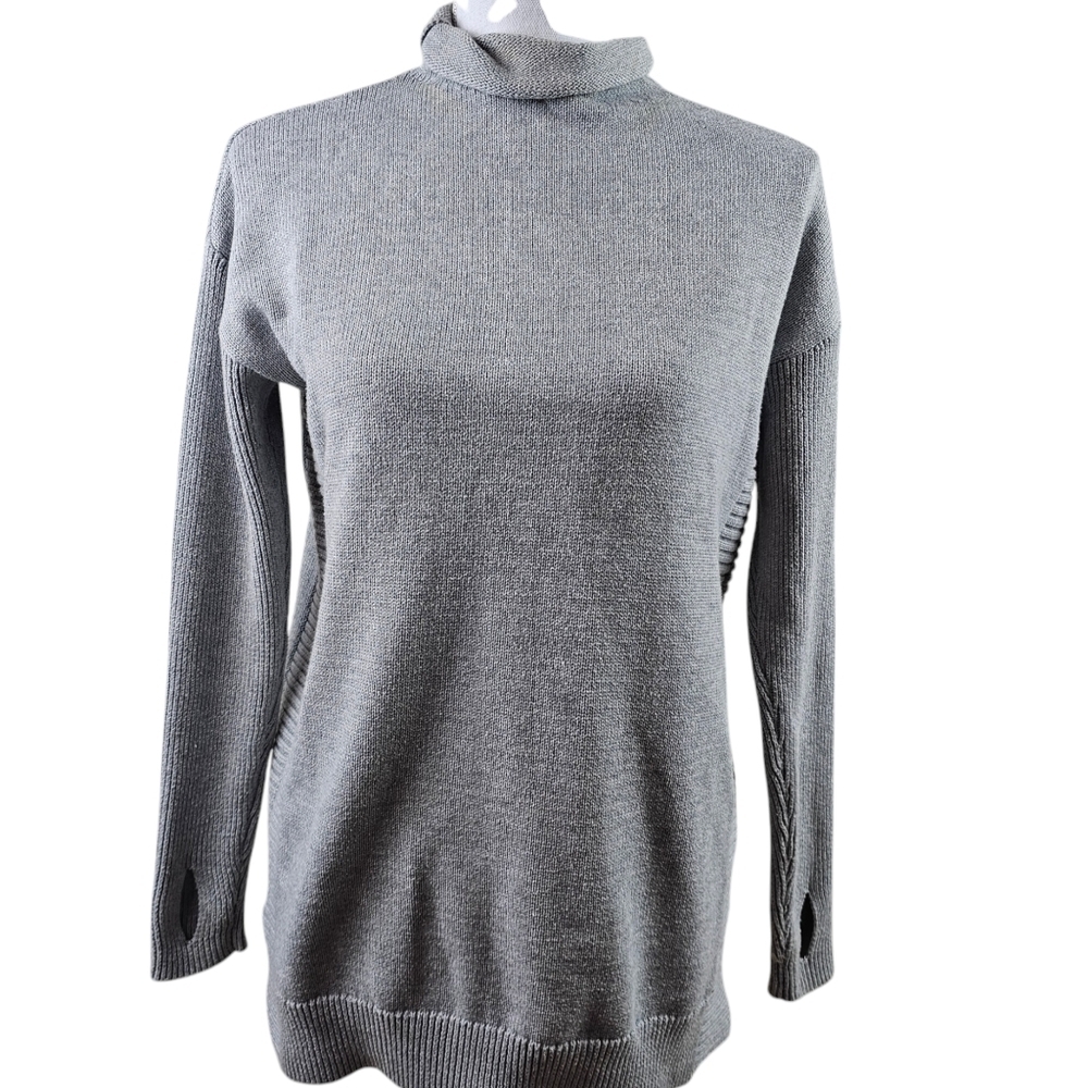 Tahari Gray Ribbed Turtleneck Sweater in Small